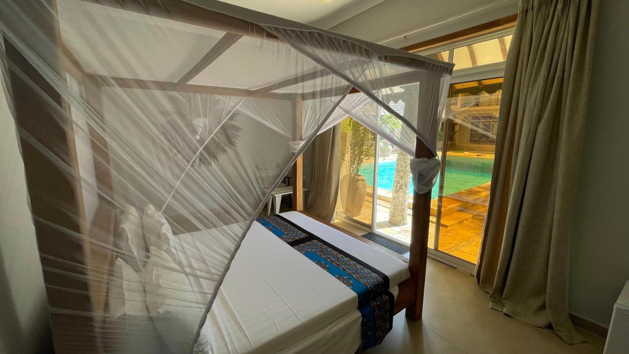 & Hotel 3*